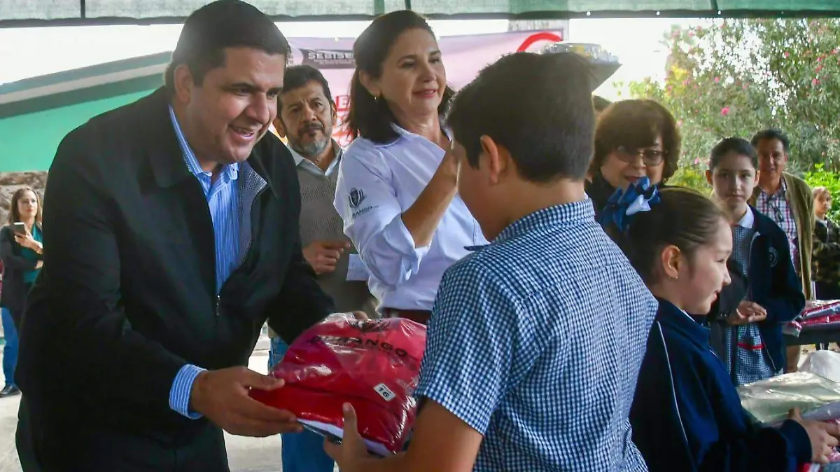 Entrega uniformes escolares